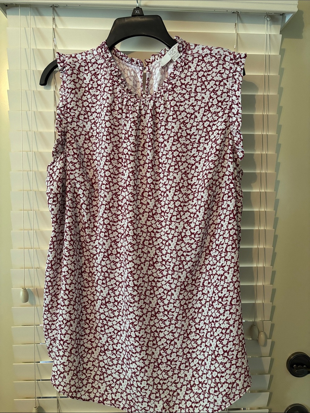 Loft SZ 18 beautiful Floral Print Blouse in White and Burgundy